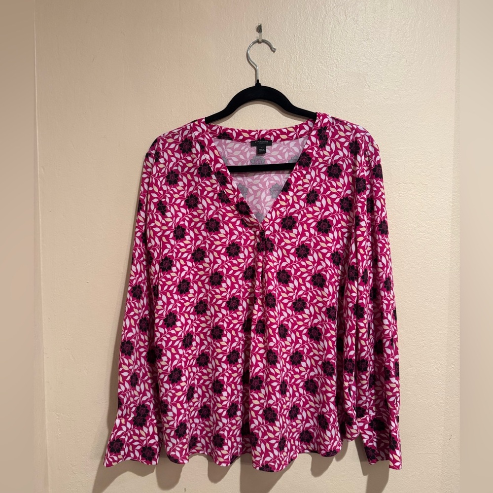 Ann Taylor Bold Y2K Pink and Black Floral Blouse with V Neck and Button Sleeves